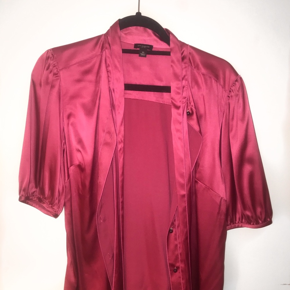 beautiful Ann Taylor pink silk button up blouse